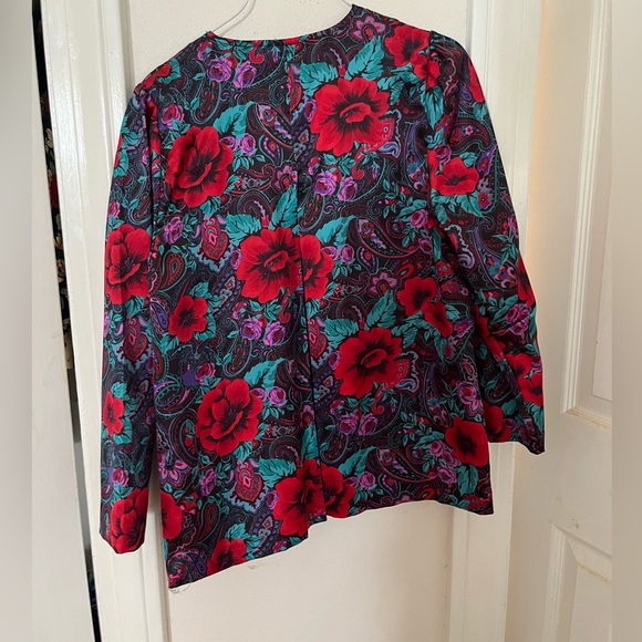 John’s Girls Floral Blouse - Picture 2 of 4